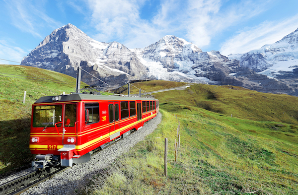 A,Cogwheel,Train,Travels,On,The,Railway,From,Jungfraujoch,(top