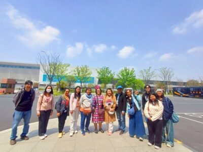 มูลนิธิขวัญชุมชน พาบุคลากรดูงานผ้าไหม เซี่ยงไฮ้ หางโจว ประเทศจีน 13 ท่าน